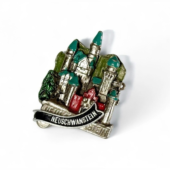Vintage Neuschwanstein Castle Travel Souvenir Pin Brooch Bavaria German, Enamel - Picture 2 of 3